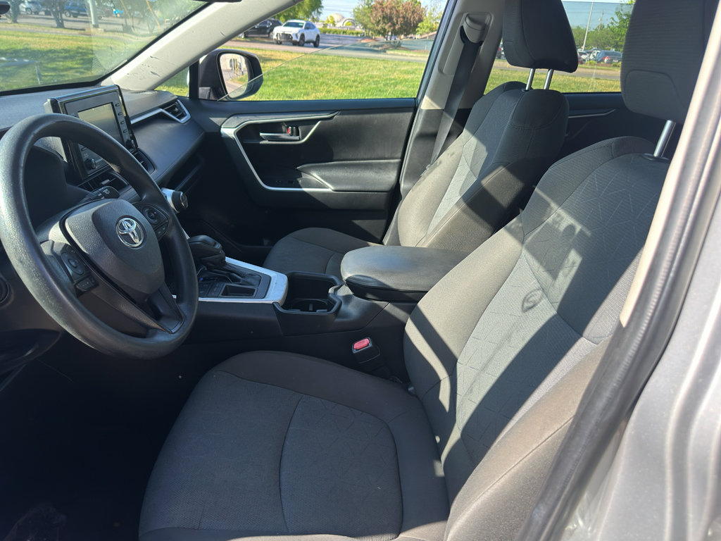 Used 2022 Toyota RAV4 XLE FWD image 16