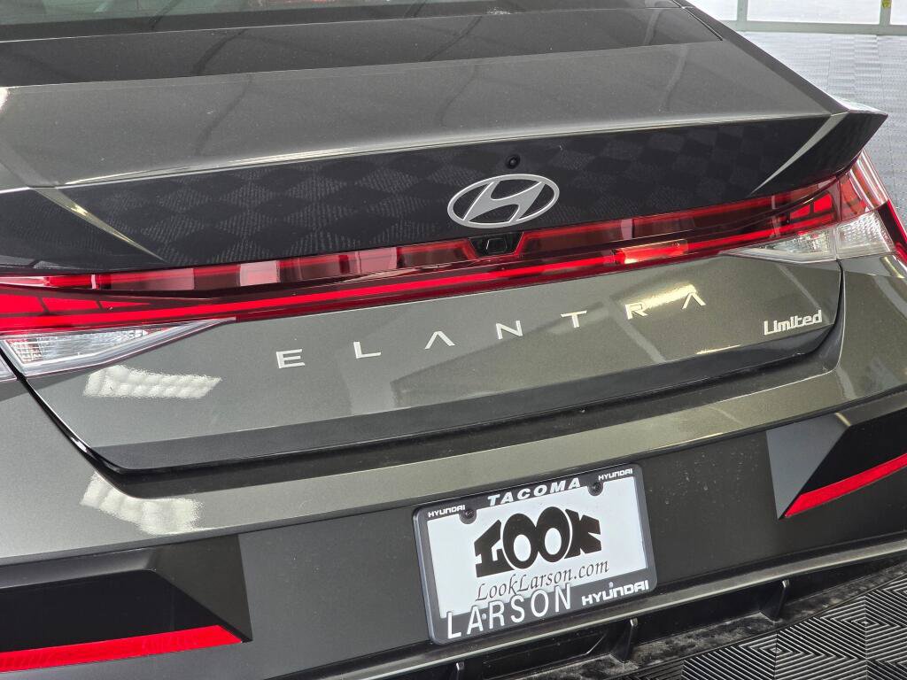 New 2026 Hyundai Elantra Limited FWD image 12