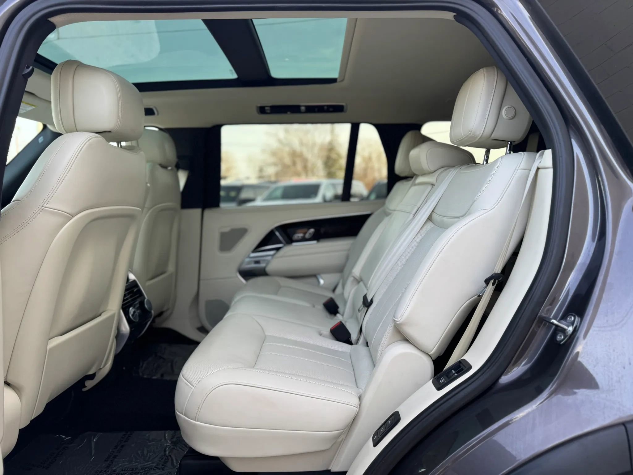 Used 2025 Land Rover Range Rover Long Wheelbase SE image 20