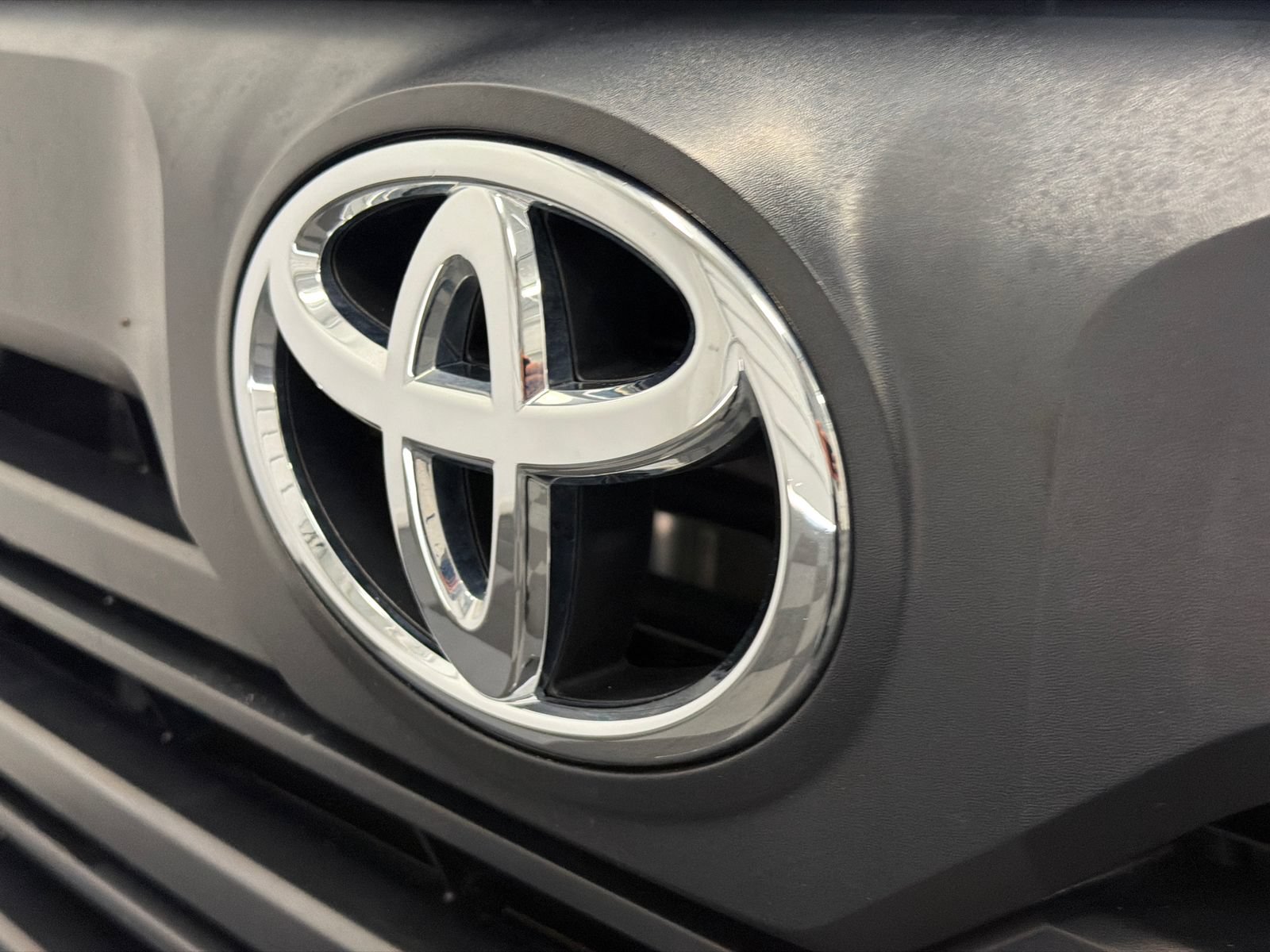 Used 2022 Toyota Tundra SR5 w/ SR5 Premium Package AWD/4WD image 12