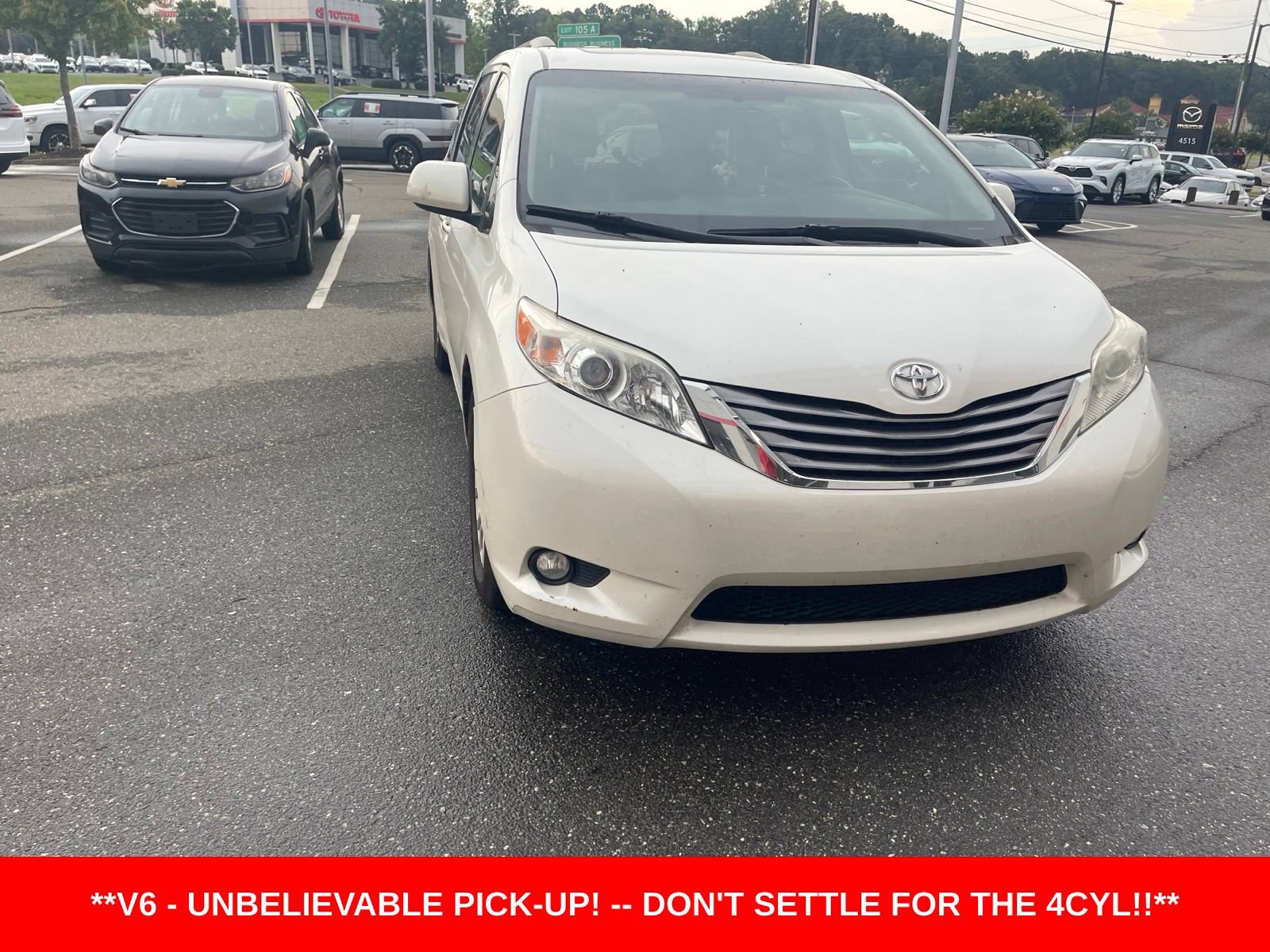 Used 2016 Toyota Sienna XLE FWD image 2