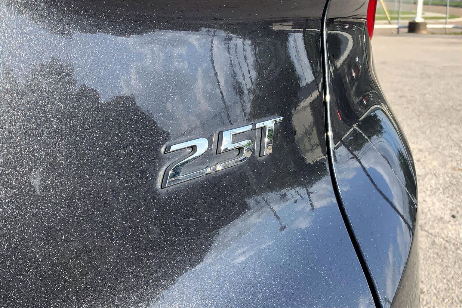 Used 2022 Hyundai Santa Fe Calligraphy image 9