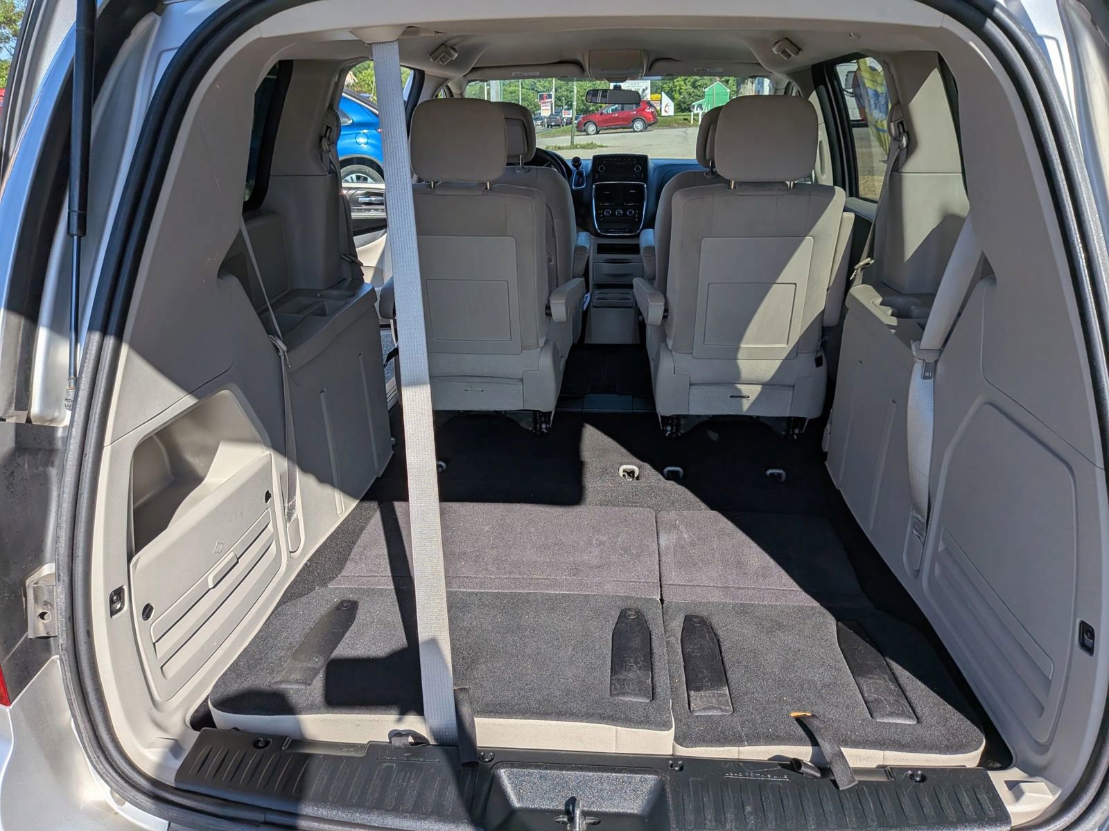 Used 2012 Dodge Grand Caravan SE FWD image 29