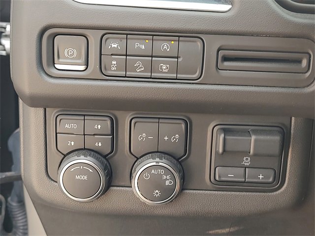 Used 2024 Chevrolet Tahoe Z71 w/ Luxury Package image 27