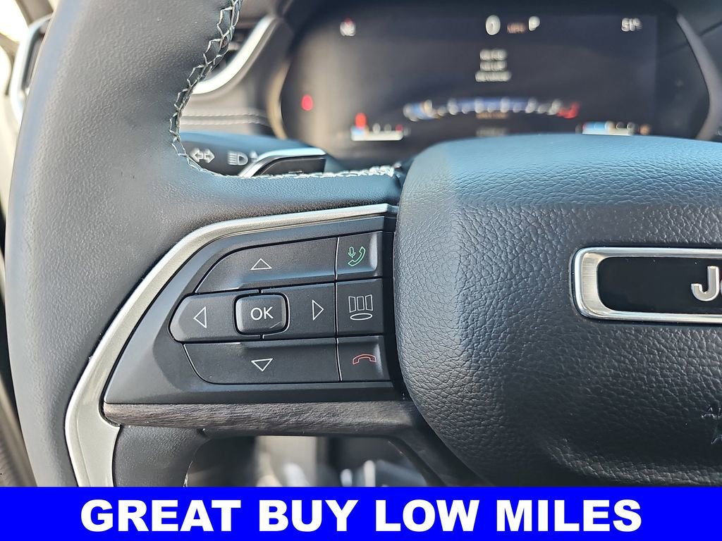 Used 2023 Jeep Grand Cherokee Limited w/ Luxury Tech Group II image 17