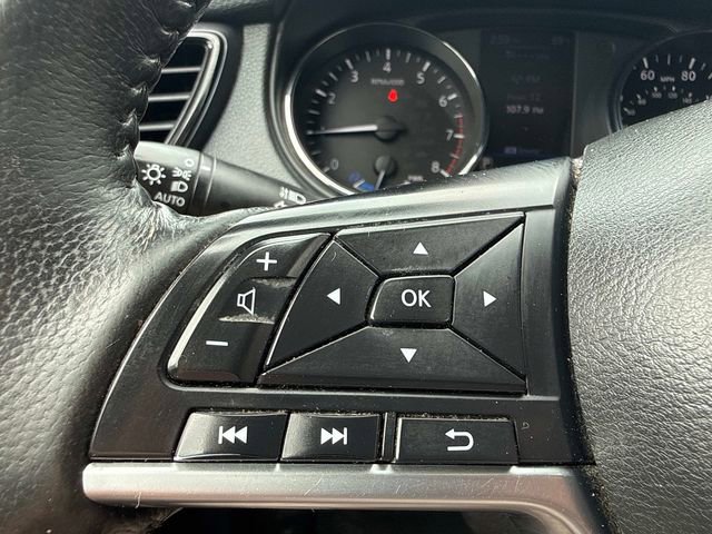 Used 2018 Nissan Rogue SV image 23