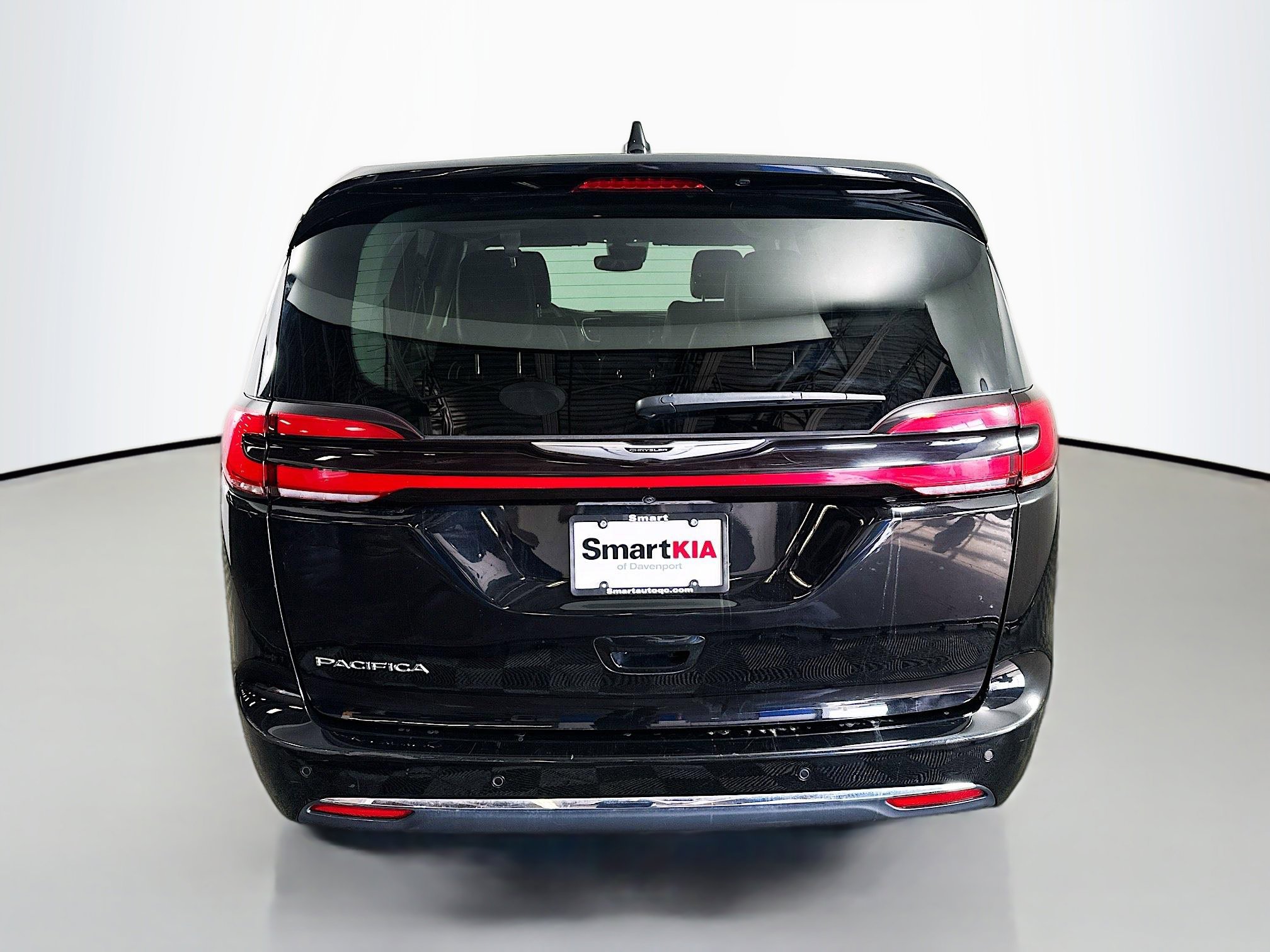 Used 2024 Chrysler Pacifica Touring-L FWD image 6