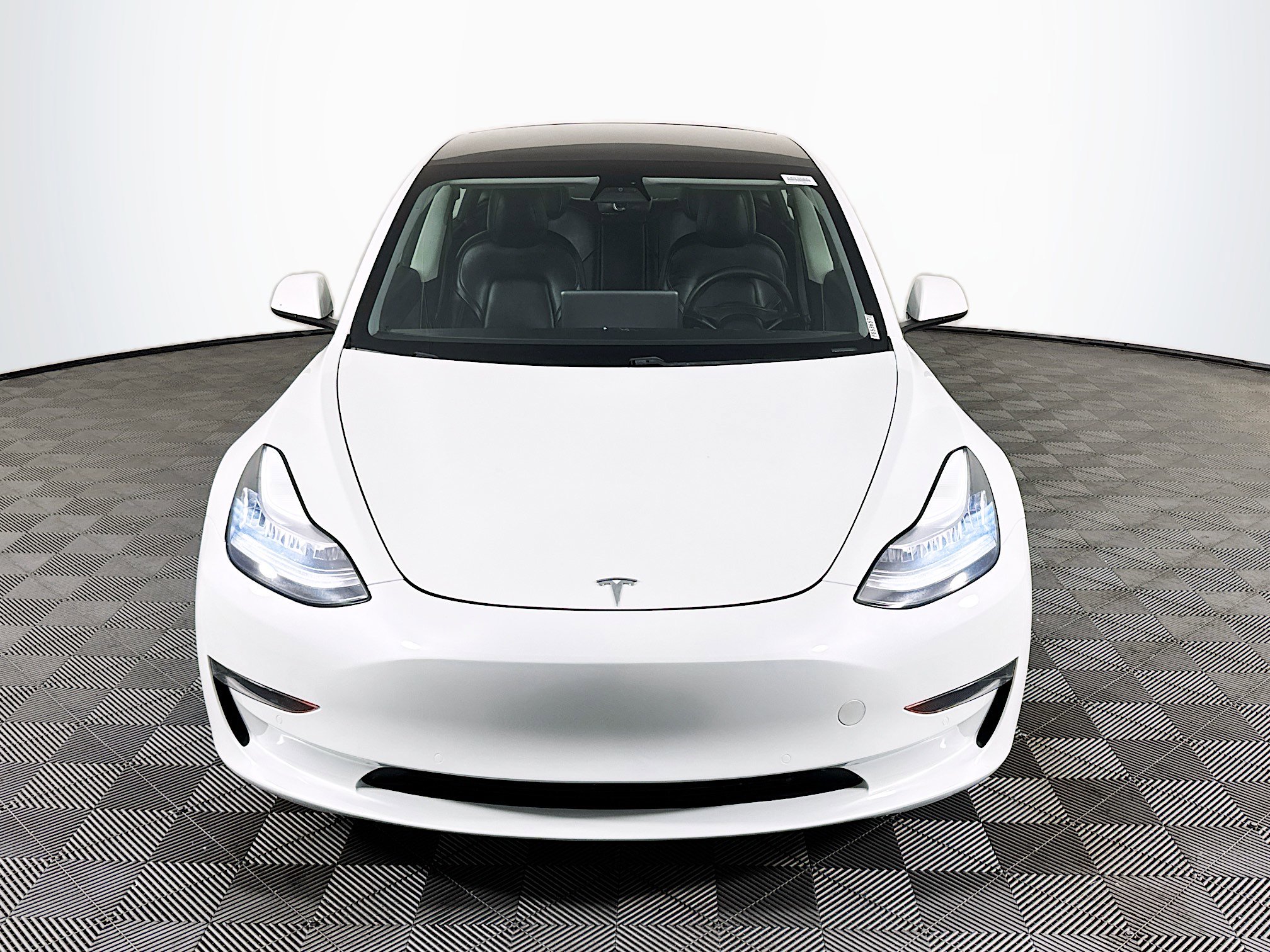 Used 2021 Tesla Model 3 Standard Range image 2