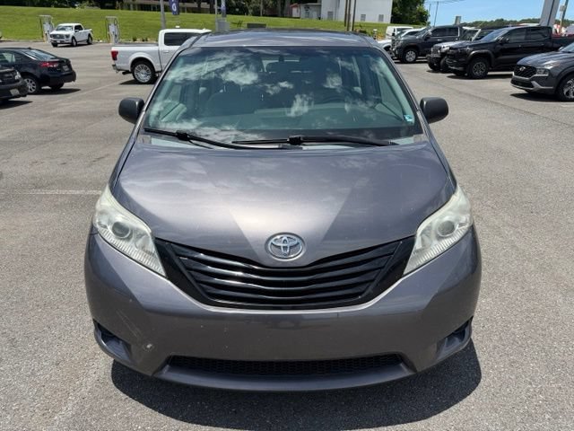 Used 2015 Toyota Sienna L FWD image 1