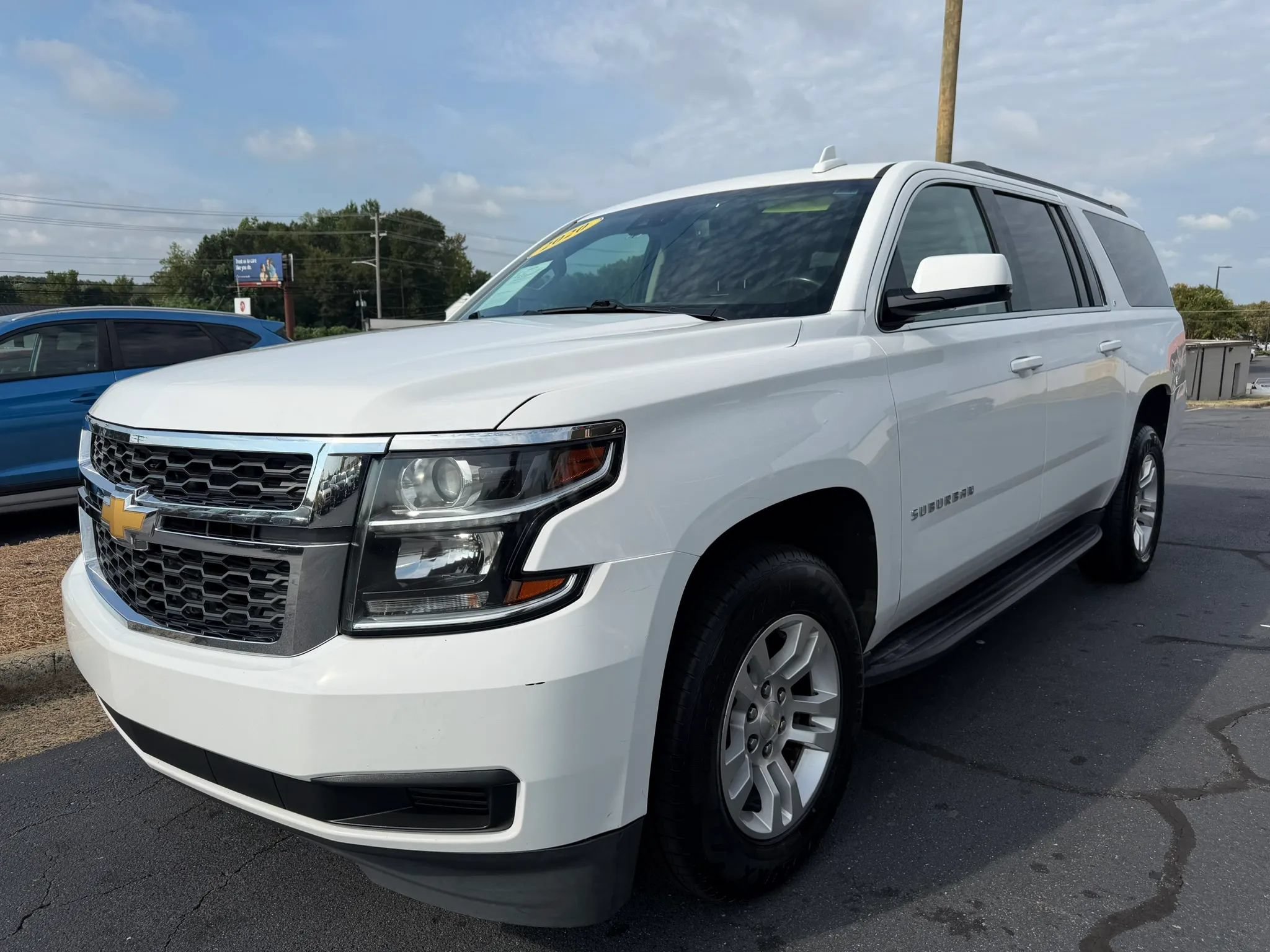 Used 2020 Chevrolet Suburban LT RWD image 3