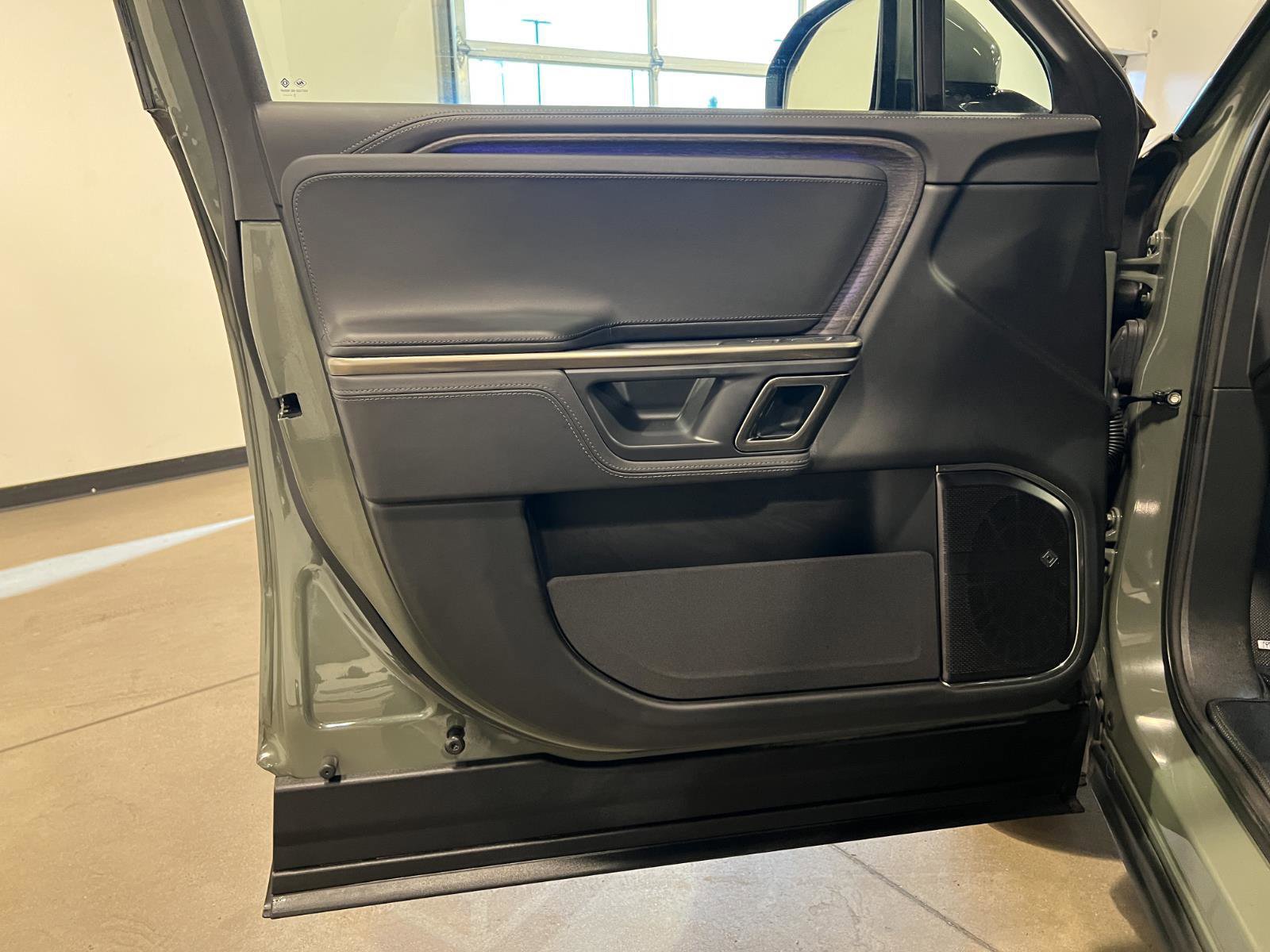 Used 2023 Rivian R1S Launch Edition image 24