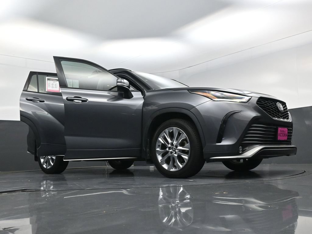 Used 2021 Toyota Highlander XSE image 27
