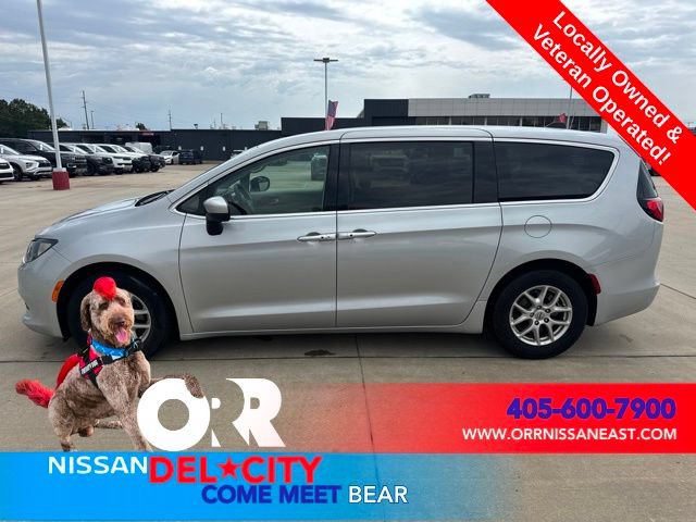 Used 2023 Chrysler Voyager LX FWD image 2