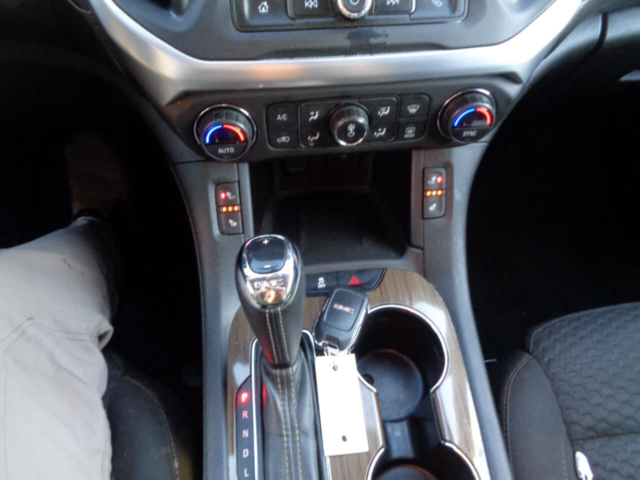 Used 2017 GMC Acadia SLE w/ Driver Alert Package I image 25