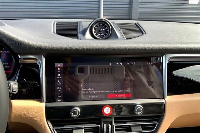 Certified 2026 Porsche Macan AWD/4WD image 24