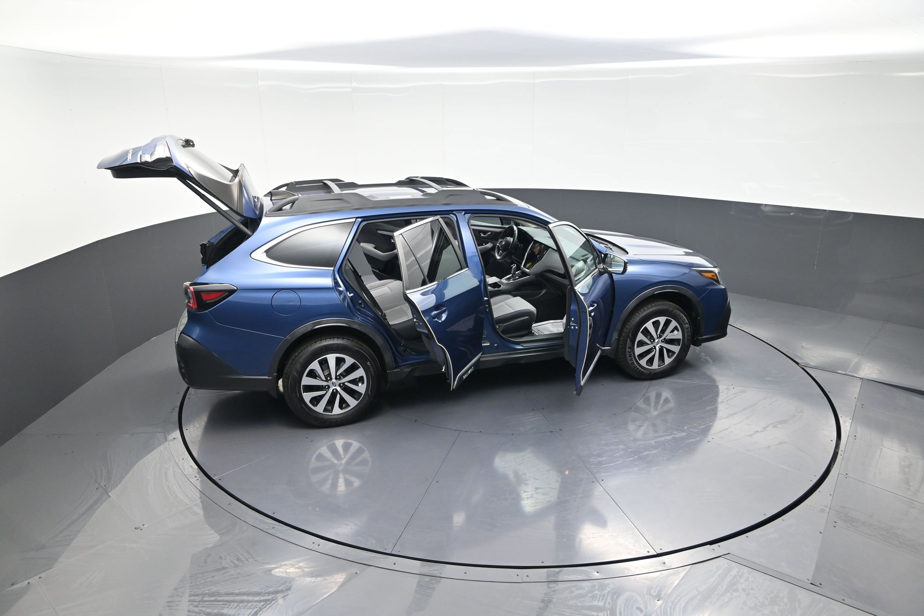 Used 2020 Subaru Outback Premium image 14