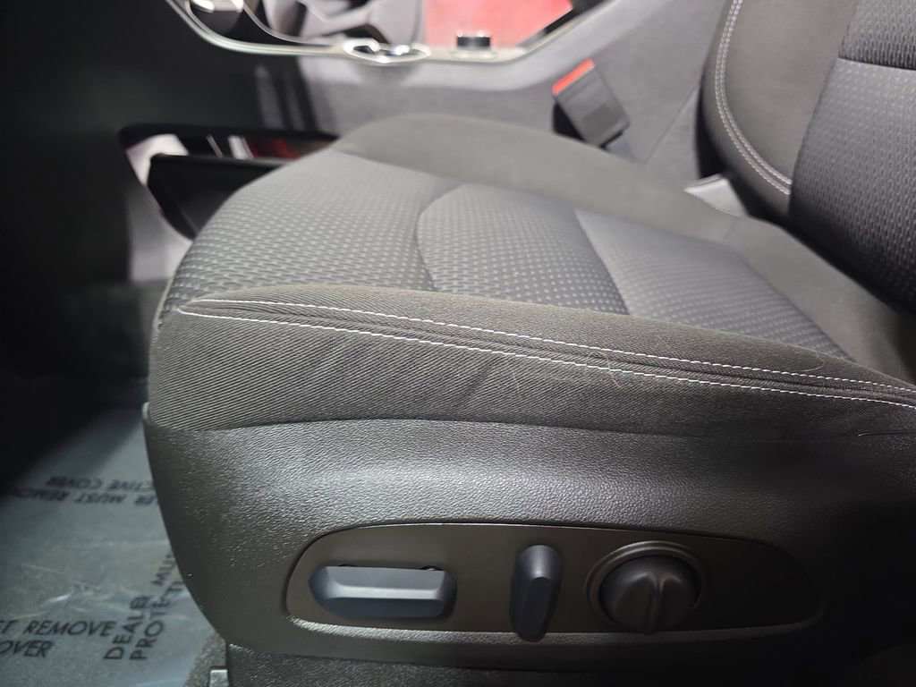 Used 2024 GMC Terrain SLE w/ Driver Convenience Package image 28