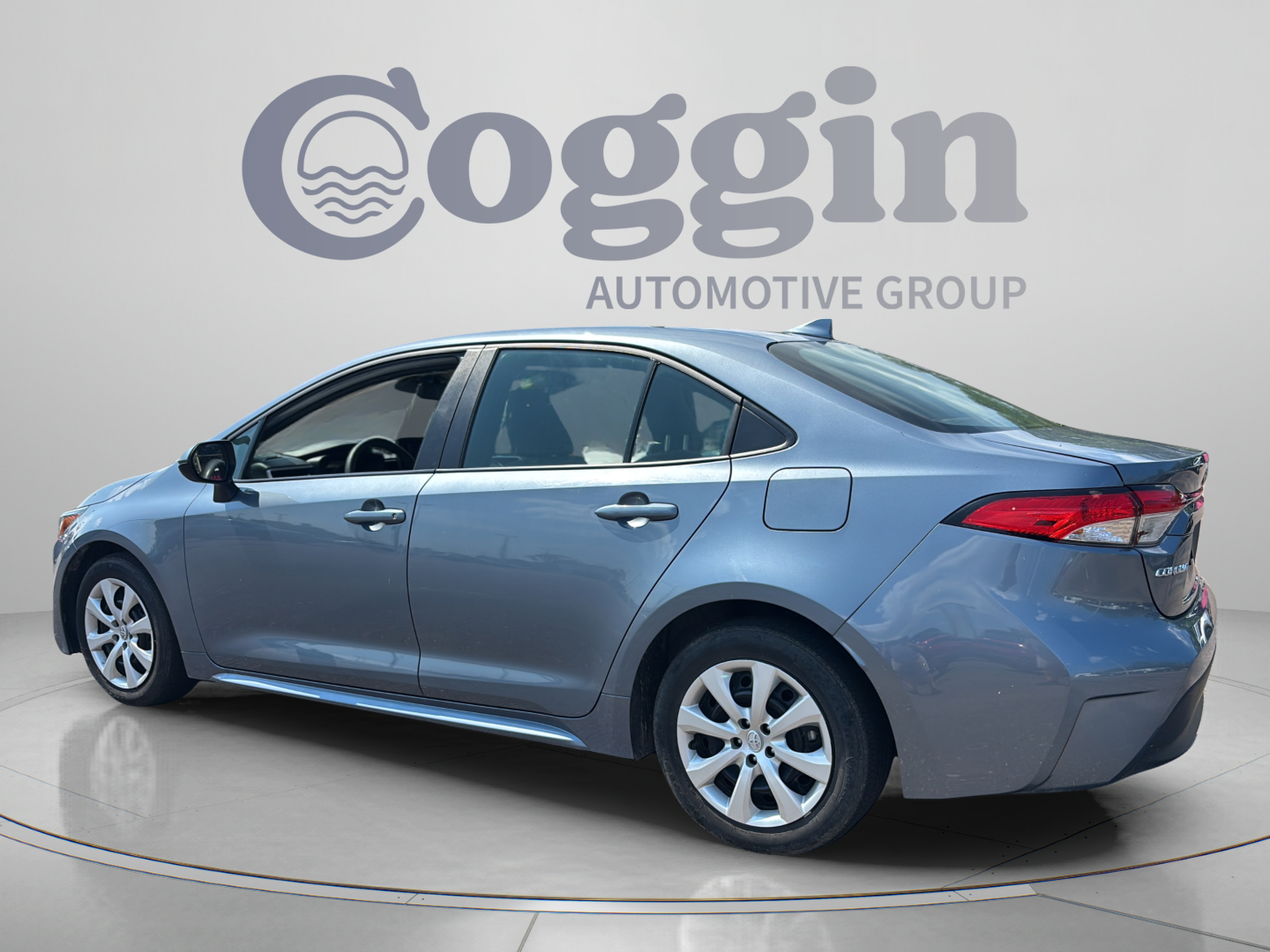 Used 2025 Toyota Corolla LE FWD image 3
