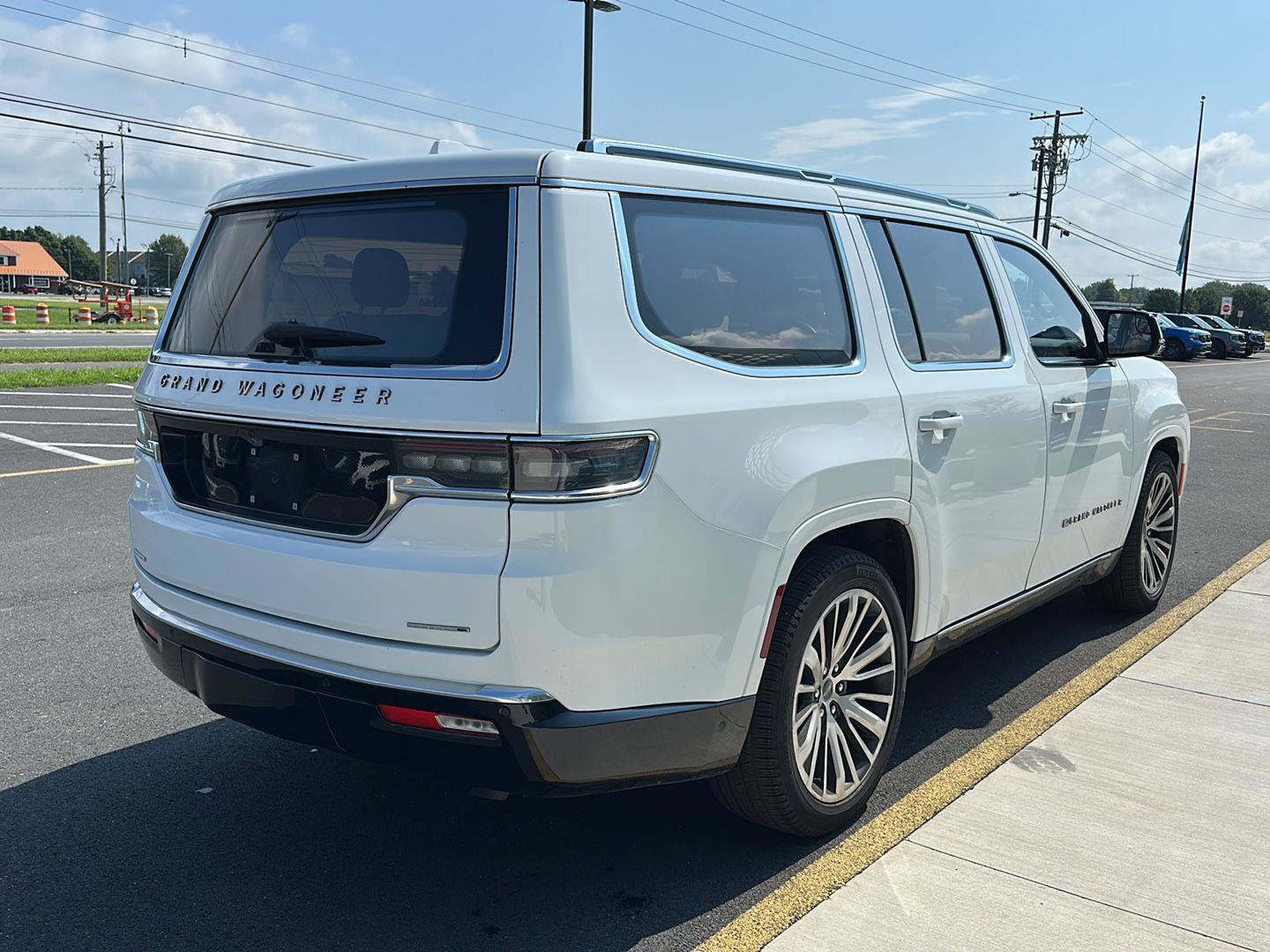 Used 2023 Jeep Grand Wagoneer Series III AWD/4WD image 5
