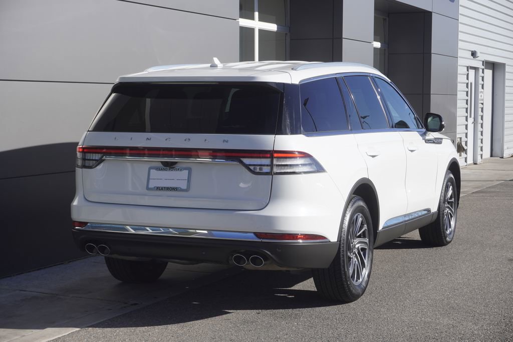 Used 2020 Lincoln Aviator AWD image 2