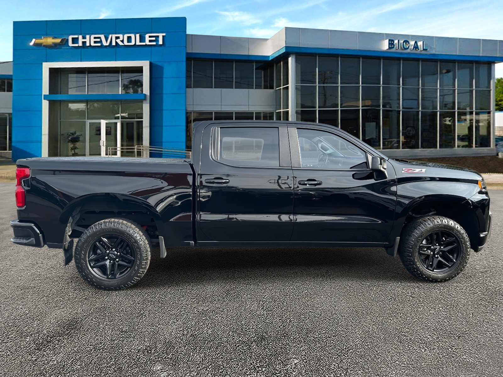 Used 2021 Chevrolet Silverado 1500 LT Trail Boss w/ Convenience Package II image 4