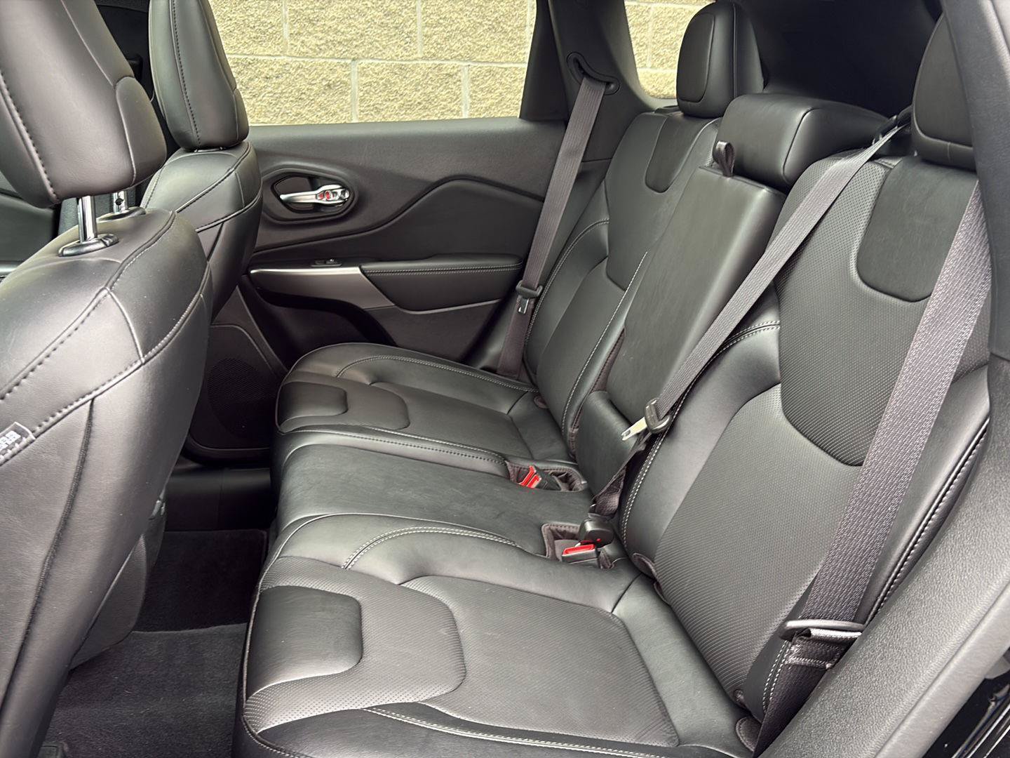 Used 2022 Jeep Cherokee Latitude Lux w/ Sun & Sound Group AWD/4WD image 32