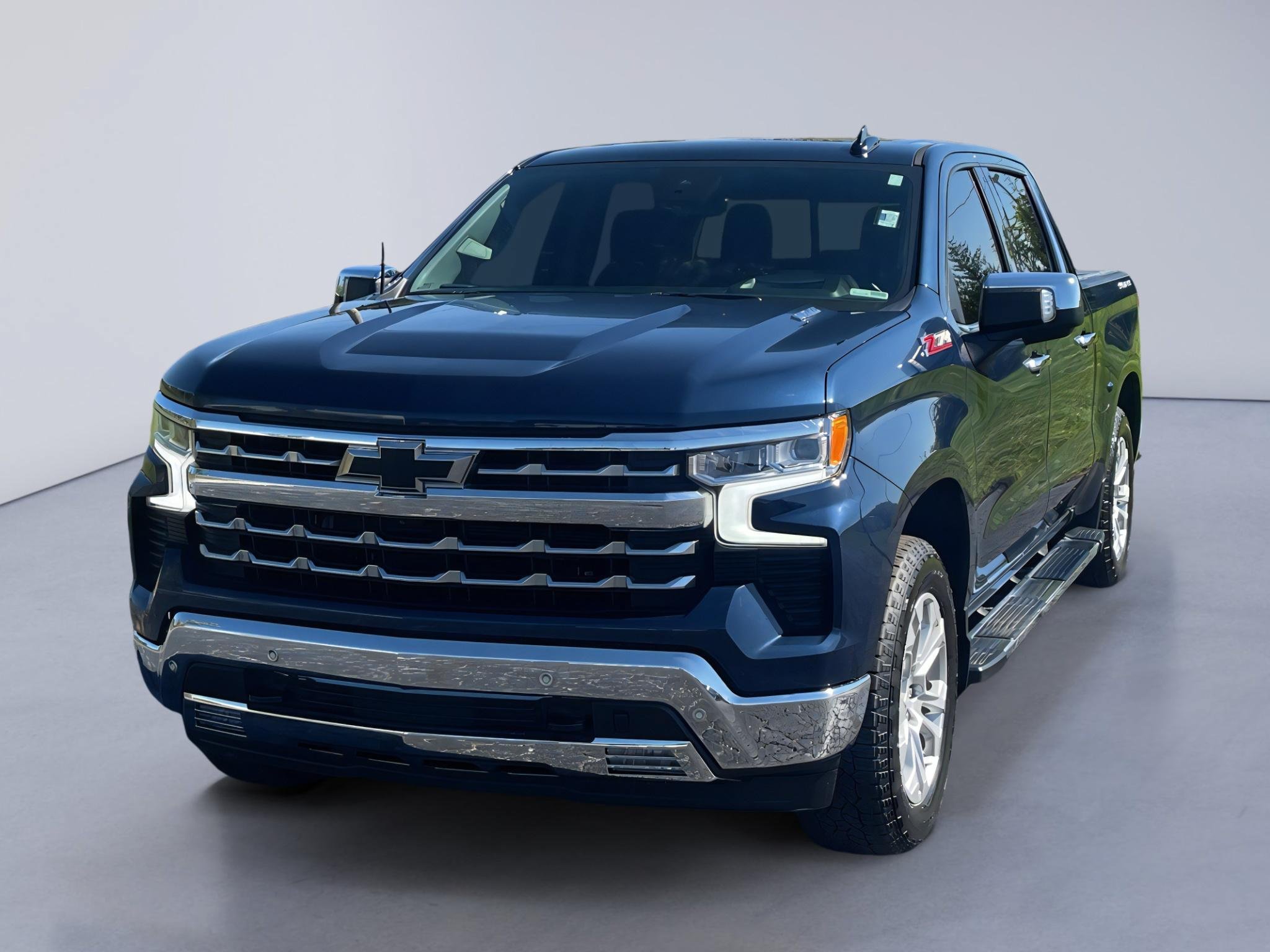 Used 2022 Chevrolet Silverado 1500 LTZ w/ LTZ Premium Package AWD/4WD image 1