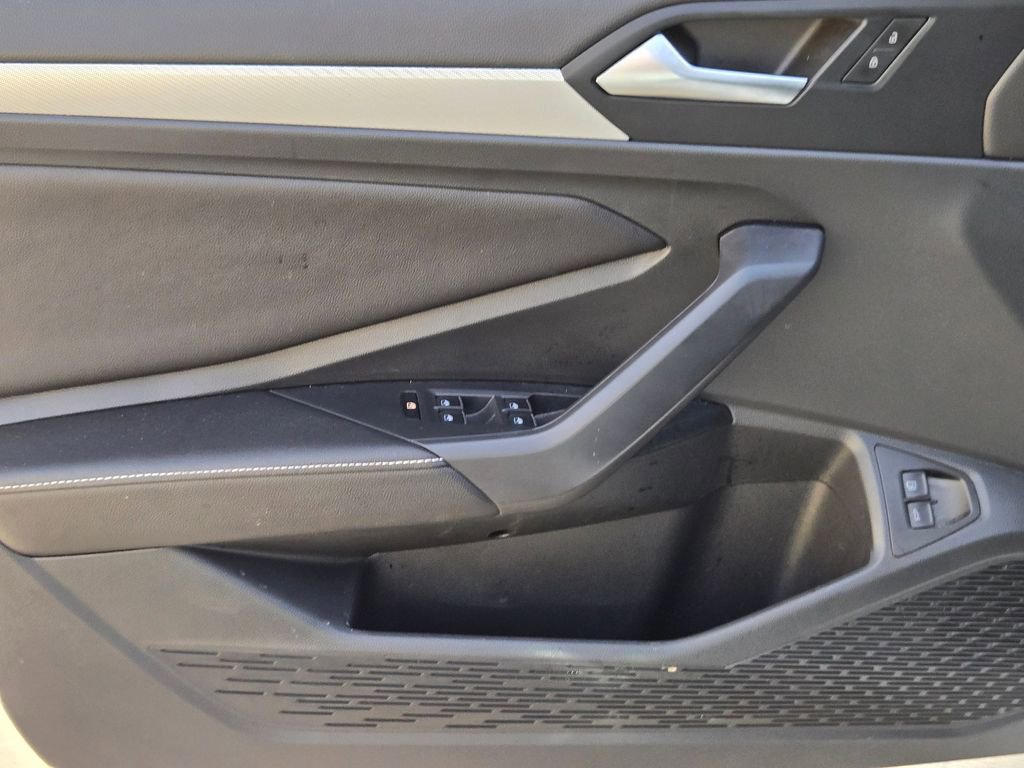 Used 2022 Volkswagen Jetta Sport image 11
