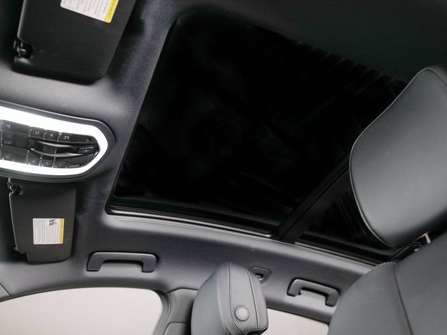 Certified 2026 Porsche Macan AWD/4WD image 27