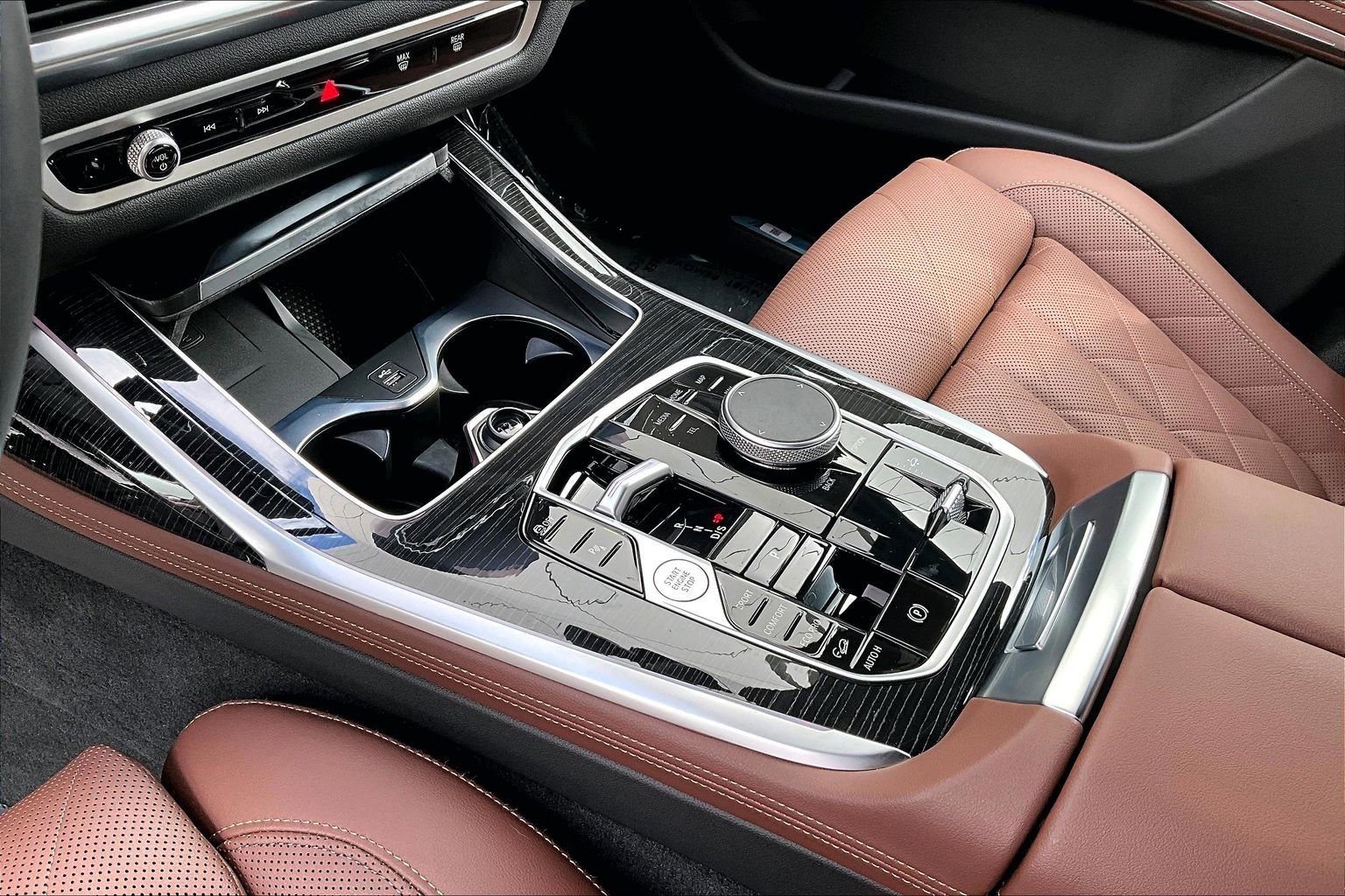 Used 2025 BMW X7 xDrive40i w/ M Sport Package image 17