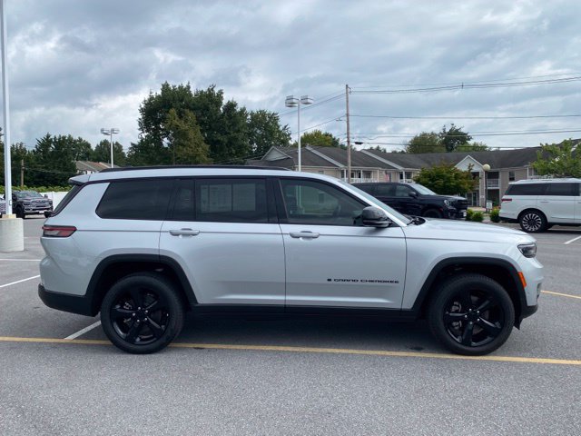Used 2025 Jeep Grand Cherokee L Limited w/ Luxury Tech Group II AWD/4WD image 6