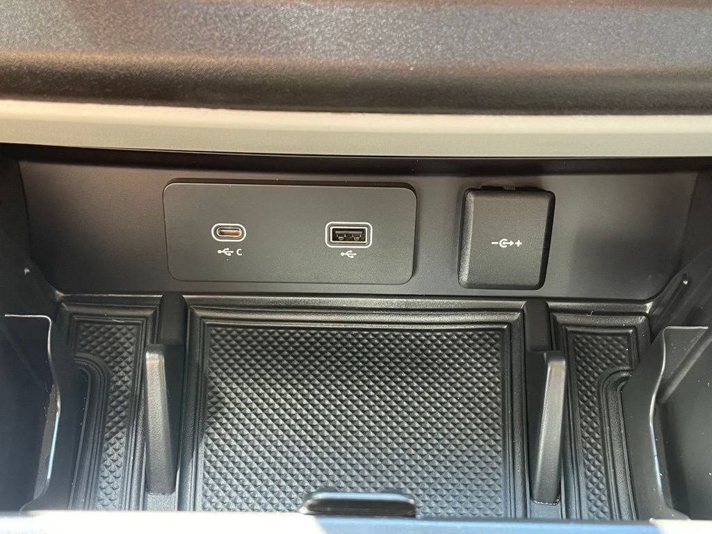 Used 2023 Land Rover Defender 110 S AWD/4WD image 35