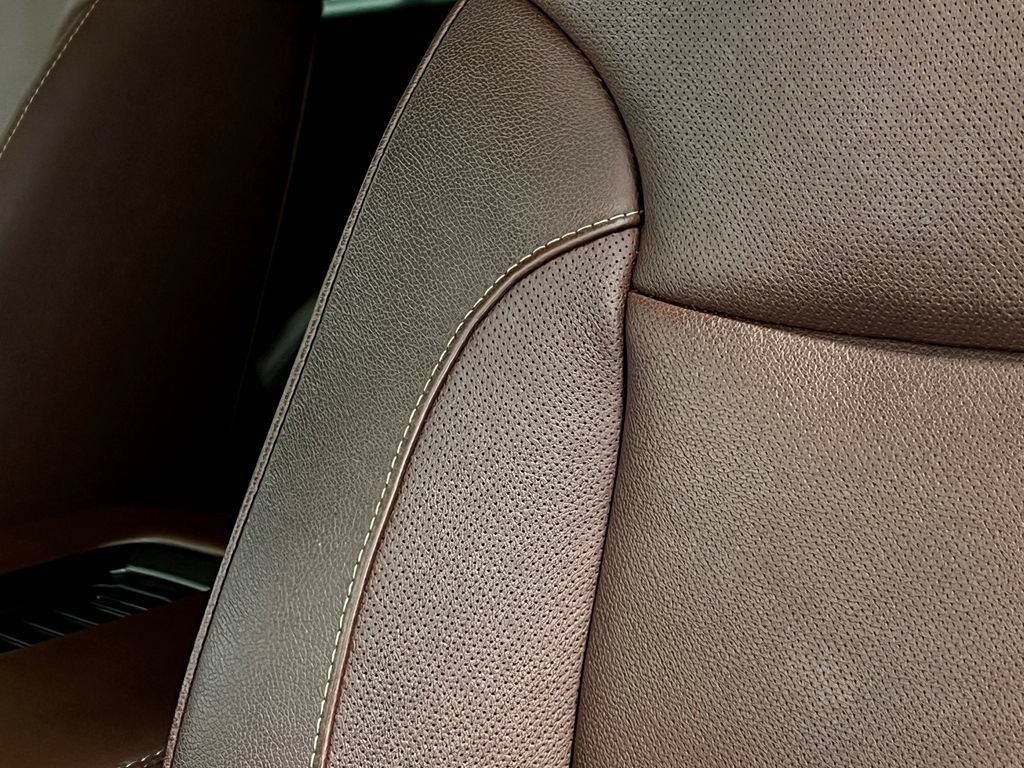 Used 2018 Chevrolet Suburban Premier AWD/4WD image 21