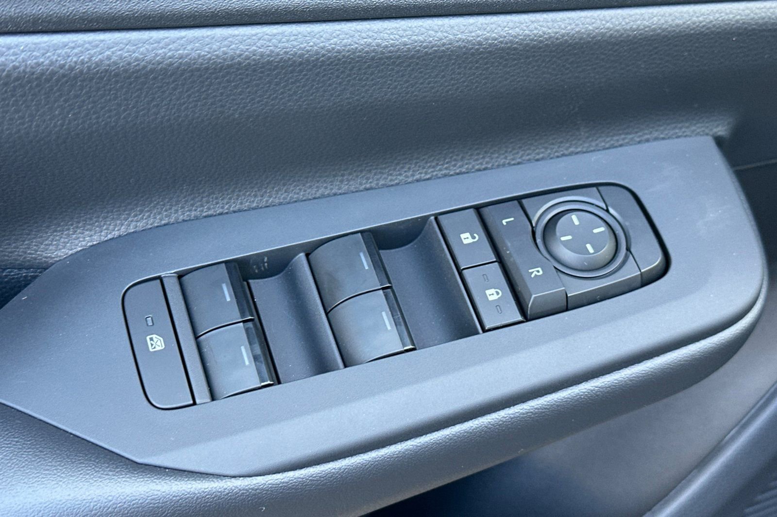 Used 2026 Toyota Prius Plug-In Hybrid image 12