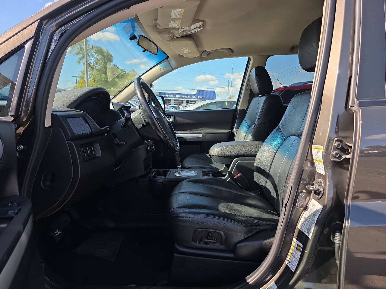 Used 2010 Mitsubishi Endeavor SE FWD image 9