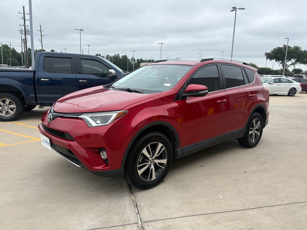 Used 2016 Toyota RAV4 XLE AWD/4WD image 4