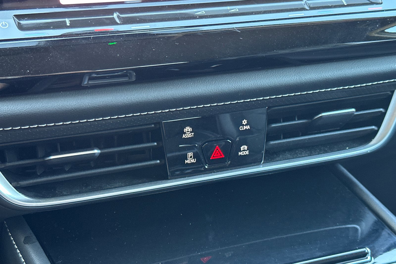 Certified 2024 Volkswagen Atlas SE image 21