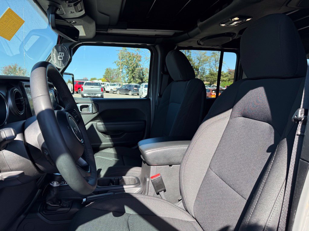 Used 2023 Jeep Wrangler Unlimited w/ Sun & Screen Package AWD/4WD image 26