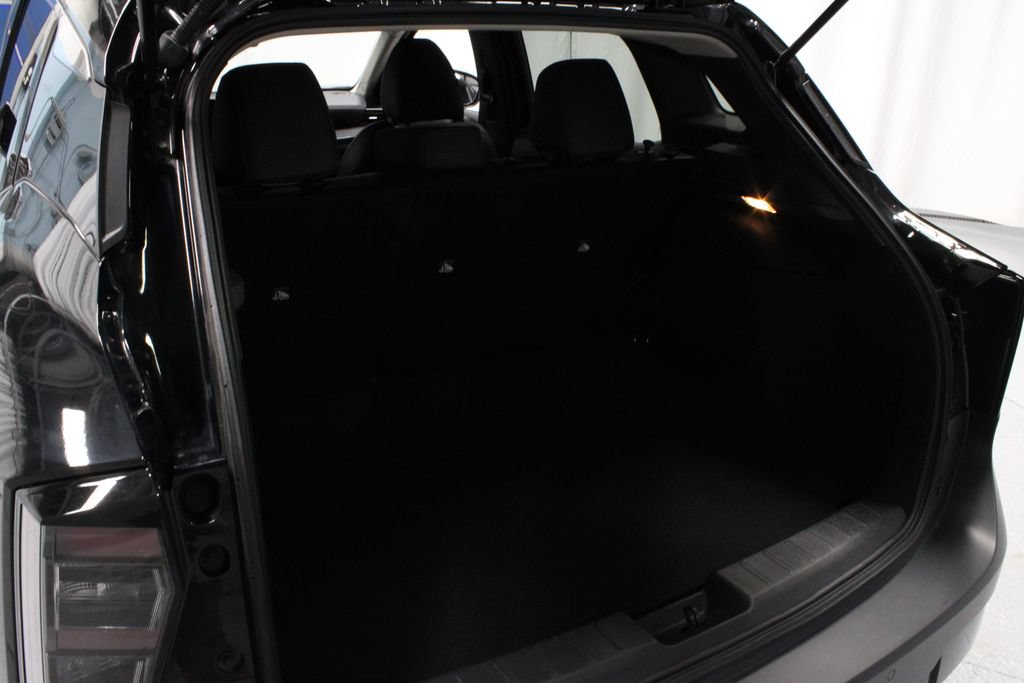 Certified 2025 Nissan Kicks SR AWD/4WD image 17