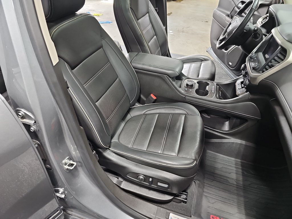 Used 2023 GMC Acadia Denali w/ Denali Ultimate Package AWD/4WD image 10