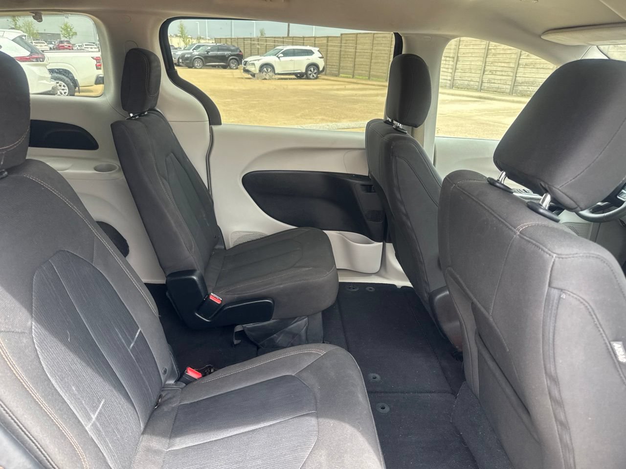 Used 2017 Chrysler Pacifica Touring FWD image 29