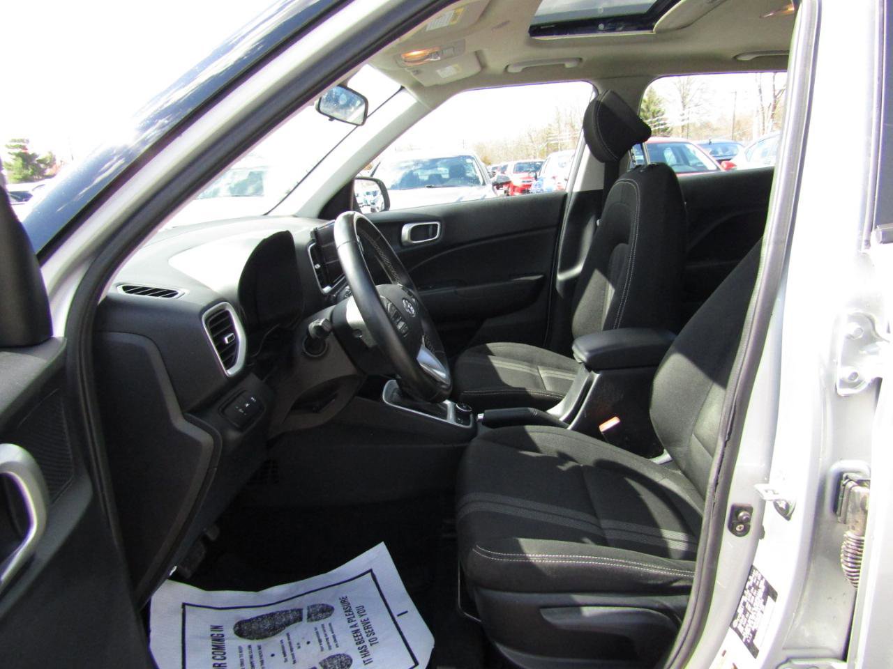 Used 2021 Hyundai Venue SEL w/ Premium Package FWD image 17