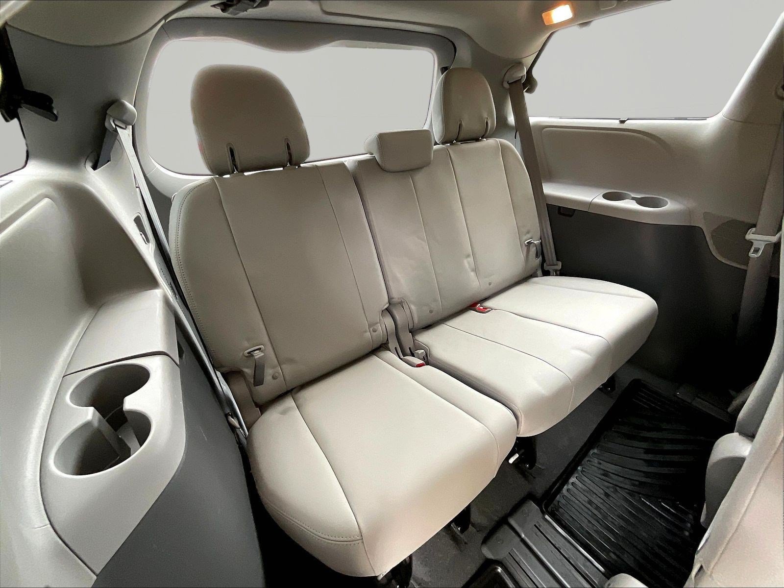 Used 2019 Toyota Sienna XLE w/ XLE Navigation Package FWD image 25