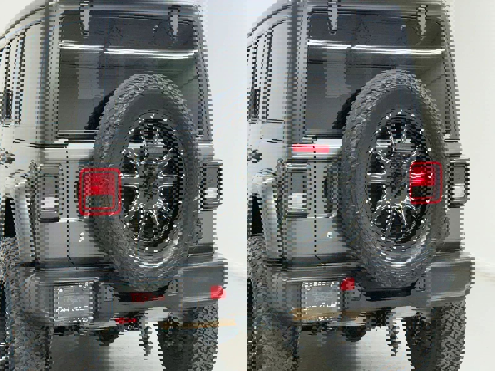 Used 2019 Jeep Wrangler Unlimited Sahara image 38