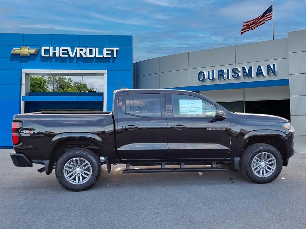 New 2026 Chevrolet Colorado LT w/ LT Convenience Package AWD/4WD image 2