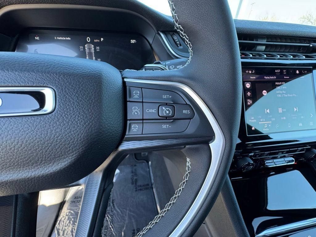 New 2025 Jeep Grand Cherokee Altitude AWD/4WD image 23
