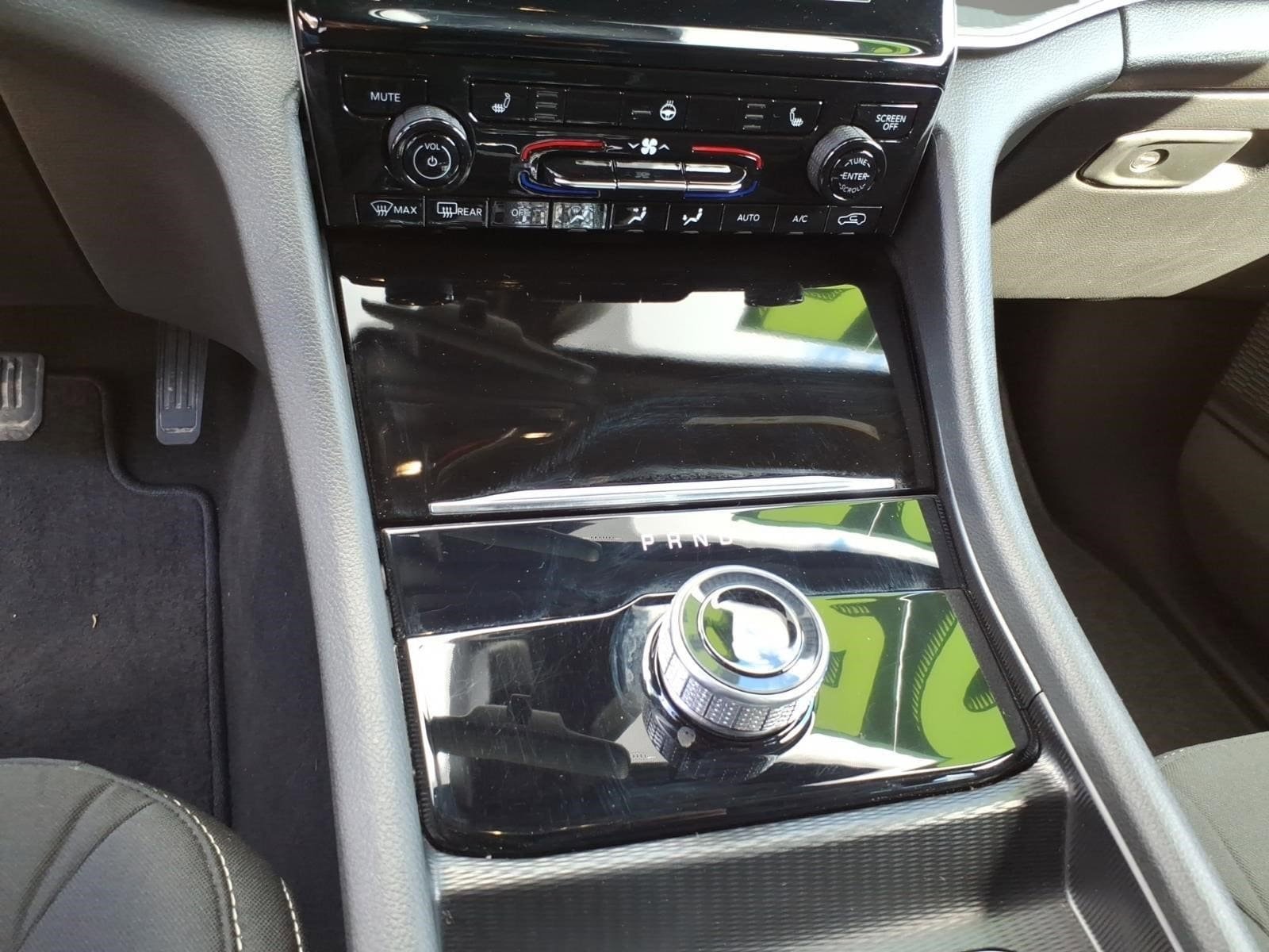 Used 2025 Jeep Grand Cherokee Laredo X w/ Luxury Tech Group I AWD/4WD image 17