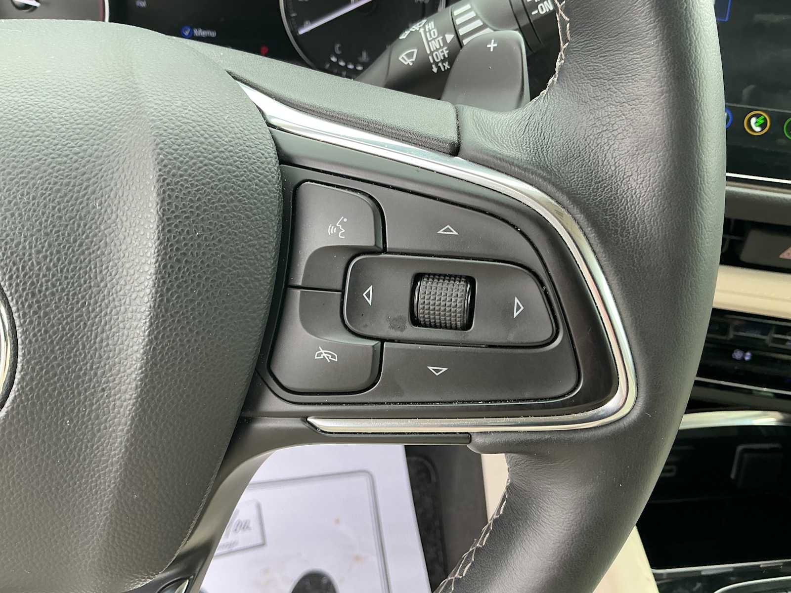 Used 2023 Buick Envision Avenir image 11