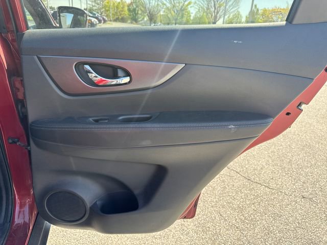 Used 2016 Nissan Rogue SV w/ SV Premium Package AWD/4WD image 13