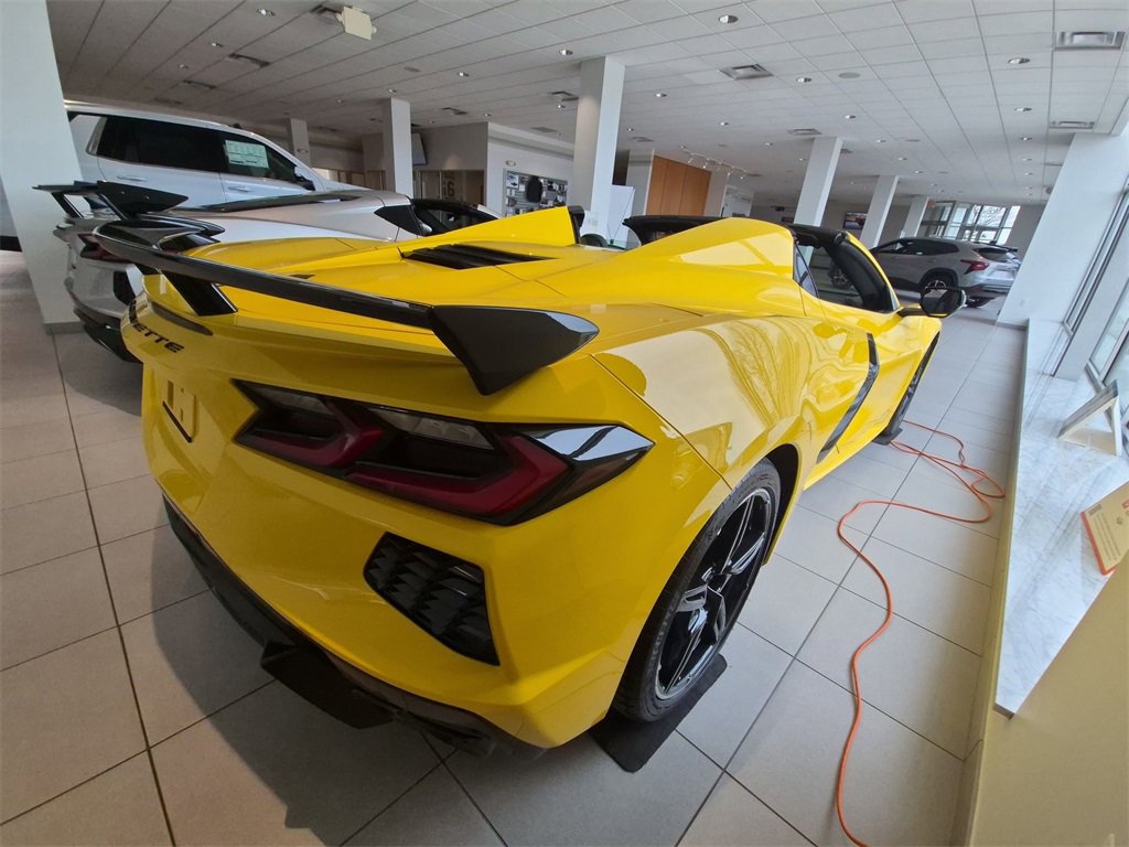 Used 2025 Chevrolet Corvette Stingray Convertible w/ Z51 Performance Package image 7
